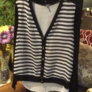 Light V-neck black and white jacket